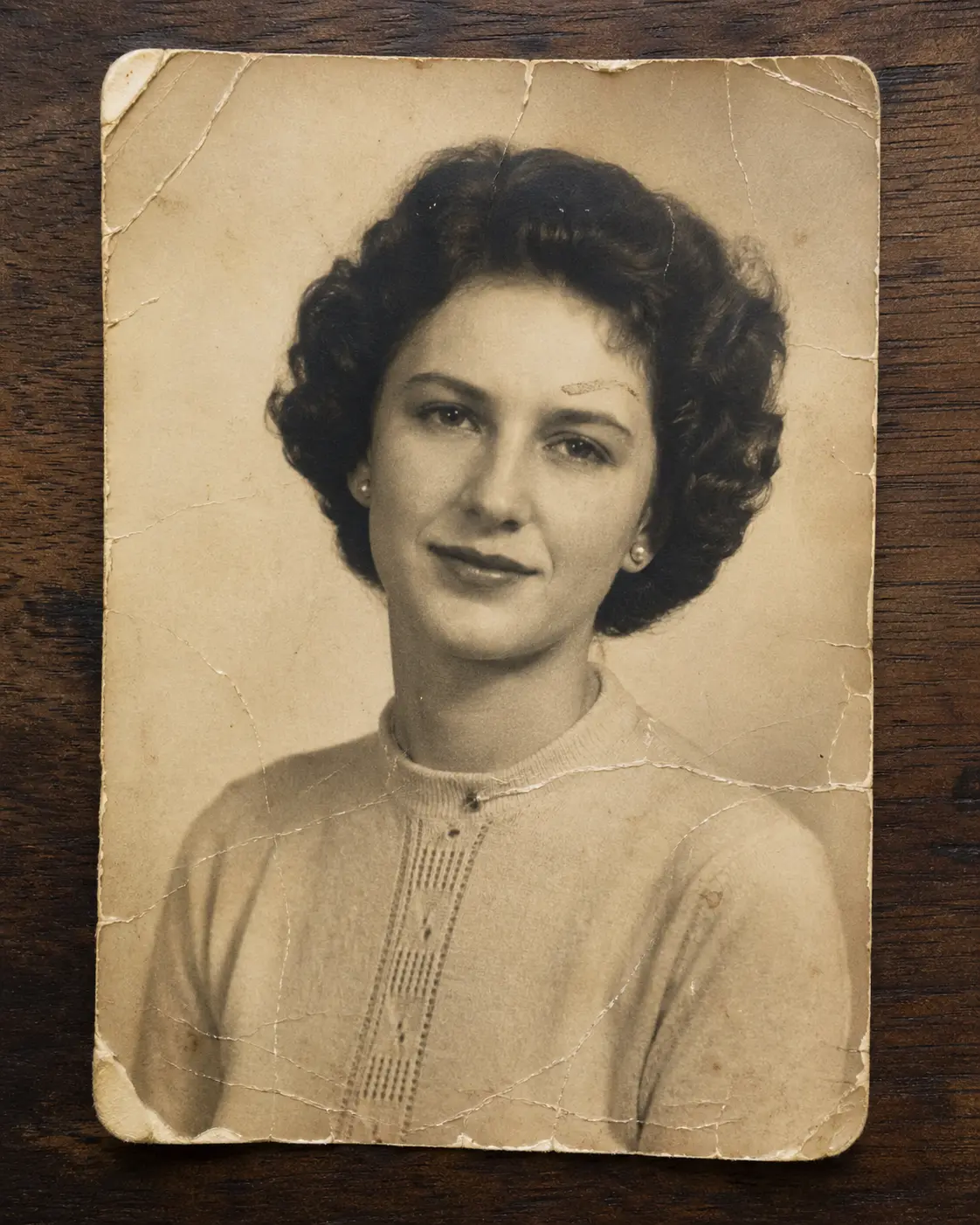 Soft old portrait scan before AI photo restoration.